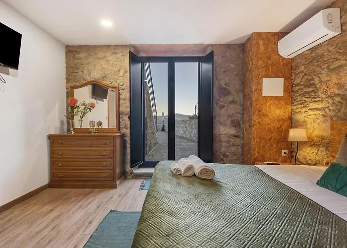 Com Olhar A Montanha Vila *