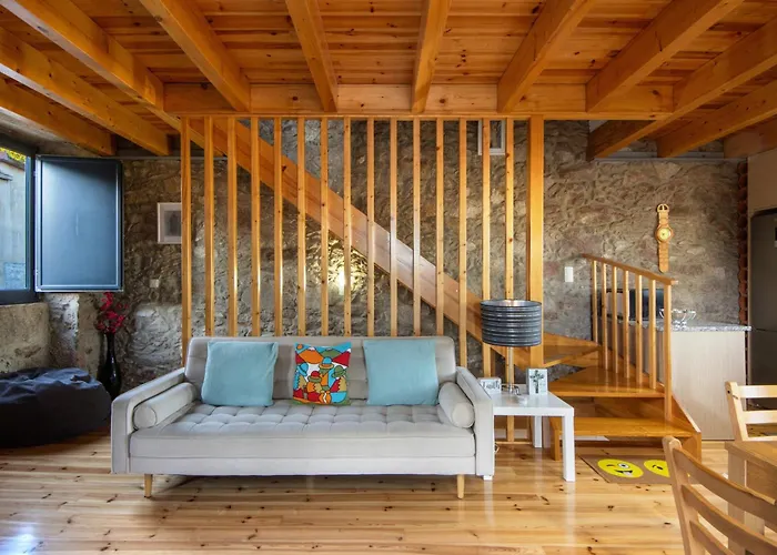 Com Olhar A Montanha Vila